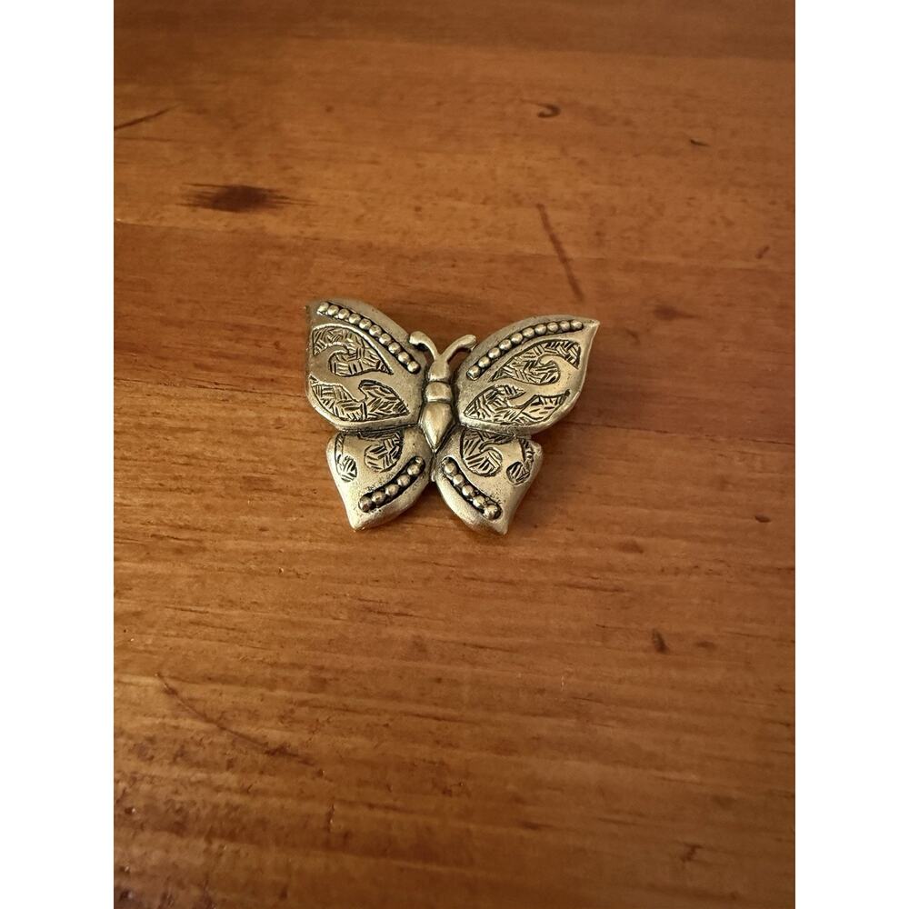 Vintage Butterfly Brooch Gold Tone Etched Wings Nature Pin Signed NEWPRO